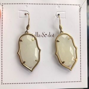 Chandelier earrings in matte gold